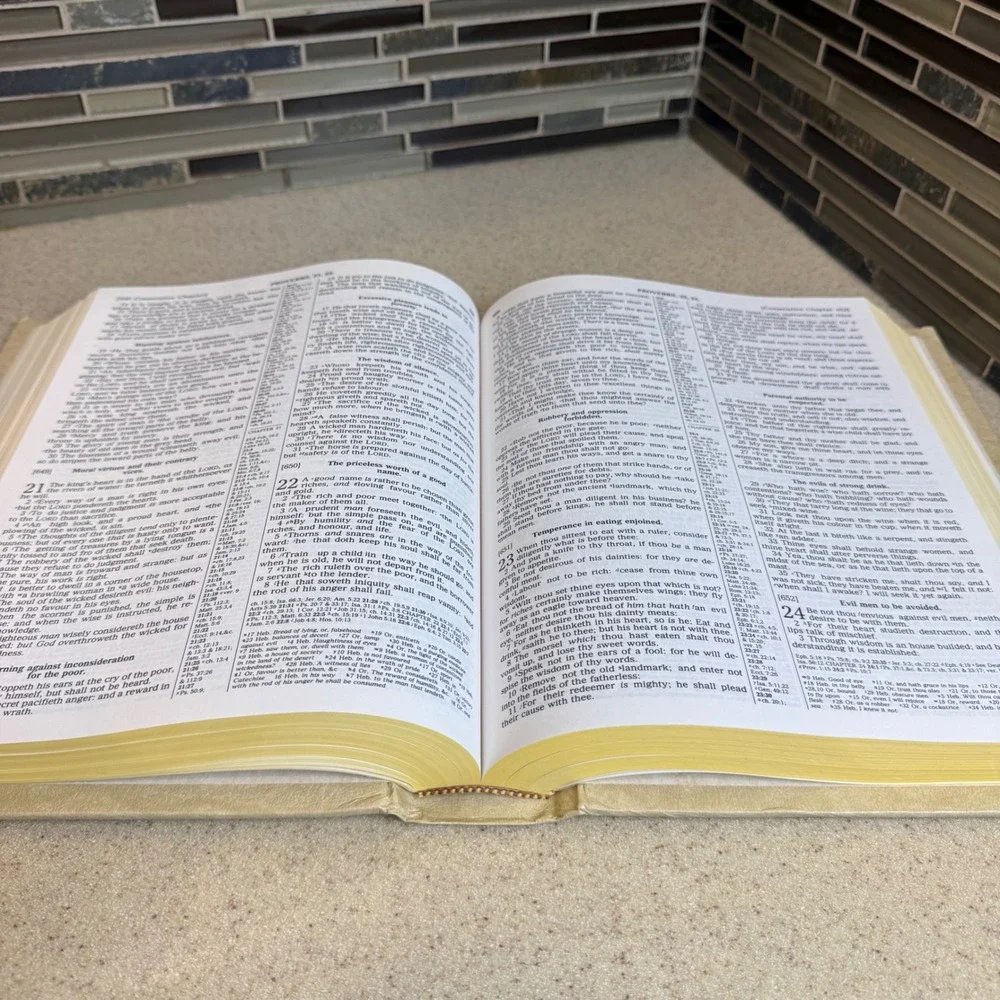 New Heirloom Holy Bible Master Reference Edition KJV Red Letter 1988 Large Print